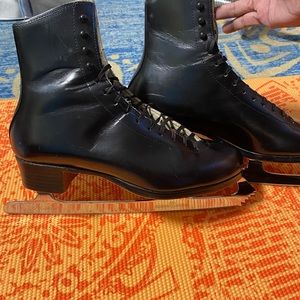 Riedell professional ice skates with Phantom MK Blades